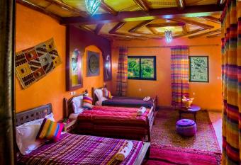 Kasbah Imlil has rooms with a private hot tub