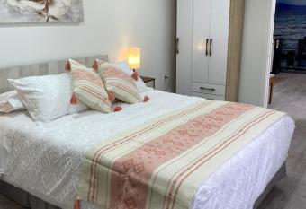 Hostal Like Home allows 18 year olds to book a room