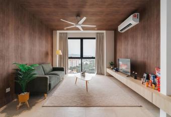 Lumi Tropicana Muji has rooms with a private hot tub