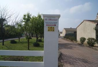 Chambres d H  tes le Libournais allows 18 year olds to book a room