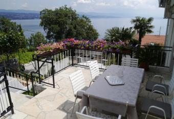 Apartment Romana has Balcony rooms