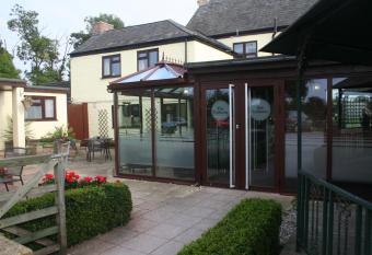 Yorkway Motel allows 18 year olds to book a room