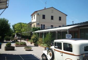 Morobello has Balcony rooms