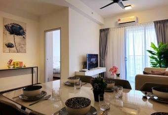 Stylish Sunsuria Forum 5mins to SCCC 6pax allows 18 year olds to book a room