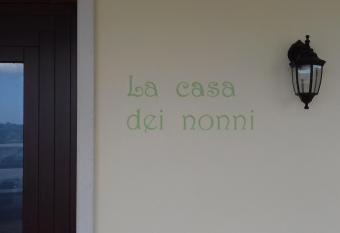 La casa dei nonni allows 18 year olds to book a room