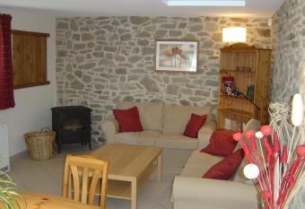 Holiday home G  te rural C  t   Fagnes allows 18 year olds to book a room