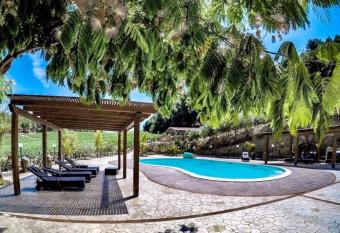 Agriturismo Tenute Pispisa Segesta allows 18 year olds to book a room