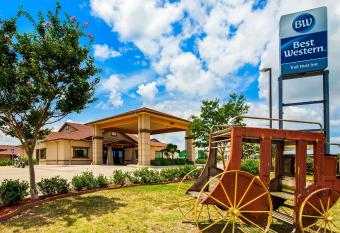 Red Roof Inn & Suites Sulphur Springs has Smoking rooms