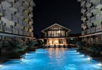 Resort Vibes Near Cebu Airport has Balcony rooms
