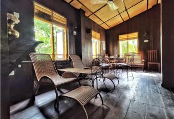 Wood Cabin allows 18 year olds to book a room