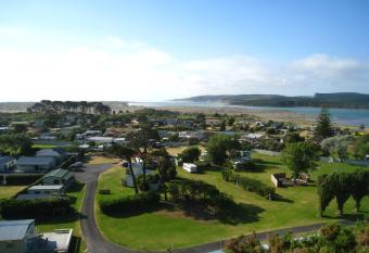 Port Waikato Holiday Park has Balcony rooms