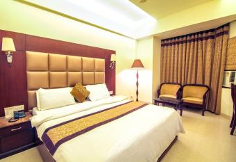 Hotel Abhinandan allows 18 year olds to book a room