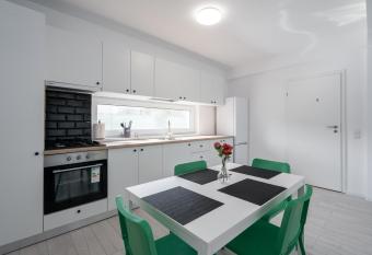 Vila Magurele 3 has Balcony rooms