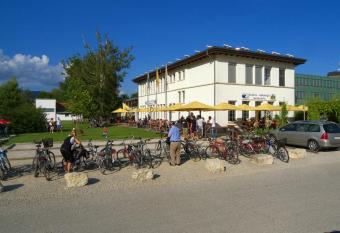 Swiss Hostel Lago Lodge has Balcony rooms
