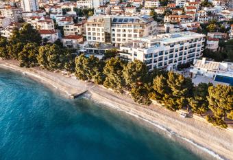City Beach Makarska has Balcony rooms
