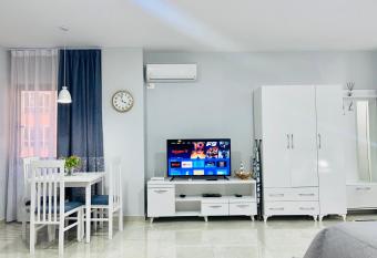 ALBIs Apartment 2 has rooms with a private hot tub