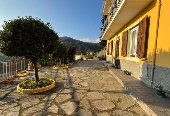 Casa Maria allows 18 year olds to book a room