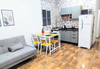 Quitinete confort  vel e vaga de ve  culo allows 18 year olds to book a room