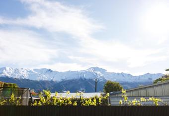 Private Guesthouse in Wanaka has Balcony rooms