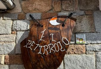 Alojamiento Rural El Petirrojo con patio jard  n has Balcony rooms