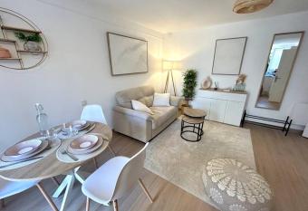 Appartement cosy avec terrasse has Balcony rooms