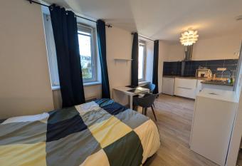 Appartement Studio allows 18 year olds to book a room