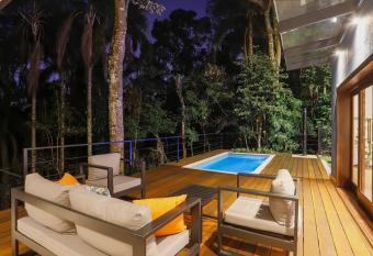 Casa Nella Foresta - Estilo e Conforto na Serra Cantareira has Balcony rooms