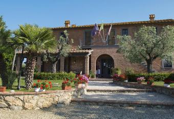 Casale Etrusco allows 18 year olds to book a room