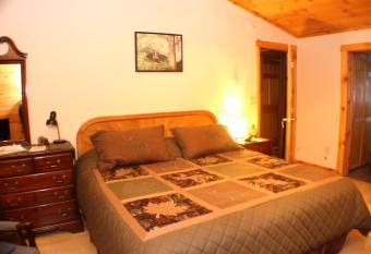 The Old Tioga Inn Bed and Breakfast has Balcony rooms