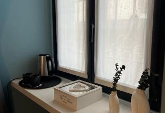 Angelina s Suite&Spa con parcheggio privato has rooms with a private hot tub