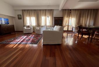 Icaro 1 Apartment has rooms with a private hot tub