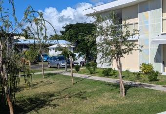 la perle de Delna allows 18 year olds to book a room