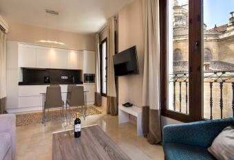 Siloe Plaza allows 18 year olds to book a room