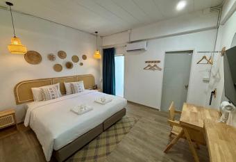 Charm Hostel at Jomtien allows 18 year olds to book a room
