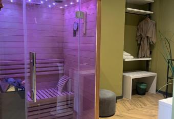 George s Suite&Spa with parking has rooms with a private hot tub