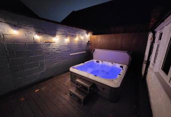 Derby City Centre Apartment with Roof Top Hot Tub has Balcony rooms