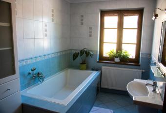 Penzi  n Grobsk   Dvor has rooms with a private hot tub