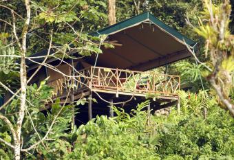Rafiki Safari Lodge has rooms with a private hot tub