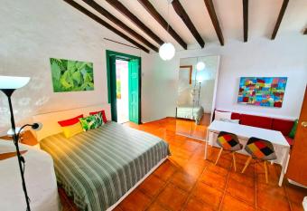 Casa Juan has Balcony rooms