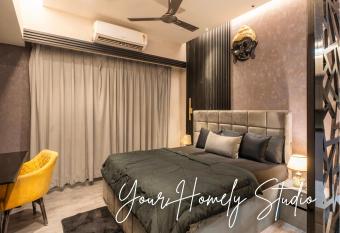 Luxury Black Heaven-YourHomelystudio has Balcony rooms