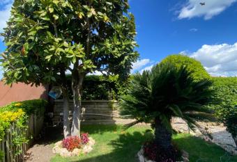 Rhome country lodge has rooms with a private hot tub