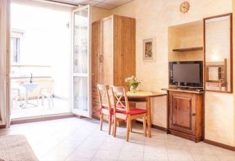 Il Pontile - Historic Center with AC has Balcony rooms