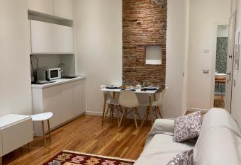 Caruggio 44 allows 18 year olds to book a room