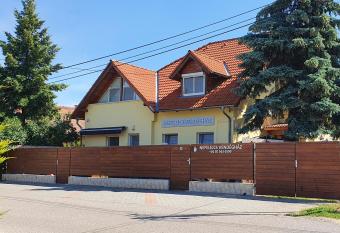 Nefelejcs Vend  gh  z has Balcony rooms