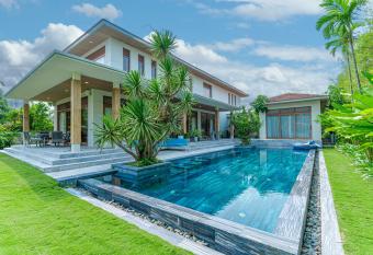 Beachside Paradise Resort has Smoking/Balcony rooms