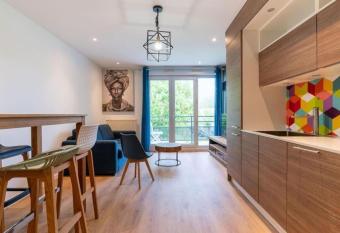 La Tani  re de la Loire 3Chambres has Balcony rooms