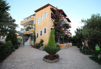 Flower Garden Villa allows 18 year olds to book a room