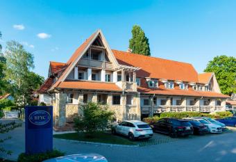 Balatonf  i Yacht Club has Balcony rooms