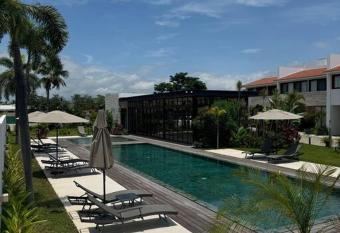 Comfort at Club De Golf el Tigre has rooms with a private hot tub