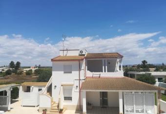 Villa Cavarra has Balcony rooms